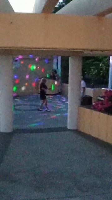 Танцы #сочи #акваград #beach смотреть онлайн