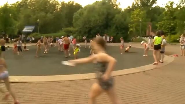 (12+) В Подмосковье снова пришла жара смотреть онлайн