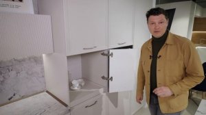 Рифленые фасады на кухне. Бежевая кухня.