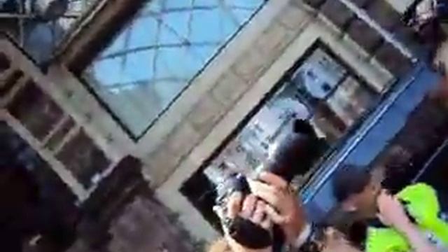 TOKIO HOTEL В москве.3 июня 2011.отель ритц автографы смотреть онлайн