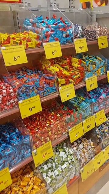 Süßigkeitenpreis in Riga... Цены на конфеты в Риге... смотреть онлайн