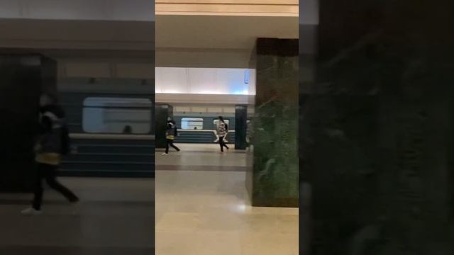 Метро Москвы. Первый раз в метро смотреть онлайн