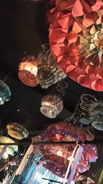 Живая люстра в ресторане Июль в ЗИЛАРТ смотреть онлайн