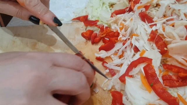 СОЛЮ КАПУСТУ И ГОТОВЛЮ "КУБАНСКИЙ САЛАТ"👍 смотреть онлайн