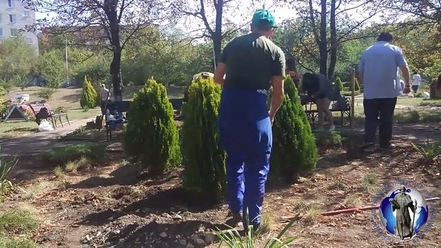 Волонтеры Далевского университета навели порядок на территории гериатрического пансионата смотреть онлайн