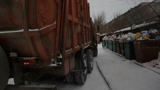 Мусоровоз МКМ-4705-01 (МК-4453-07) на шасси КамАЗ-65115-62 (Н 666 УМ 22) / Kamaz garbage truck. смотреть онлайн