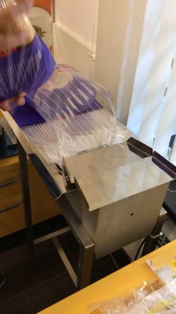 Полуавтомотическое упаковочное устройство для хлебобулочных изделий смотреть онлайн