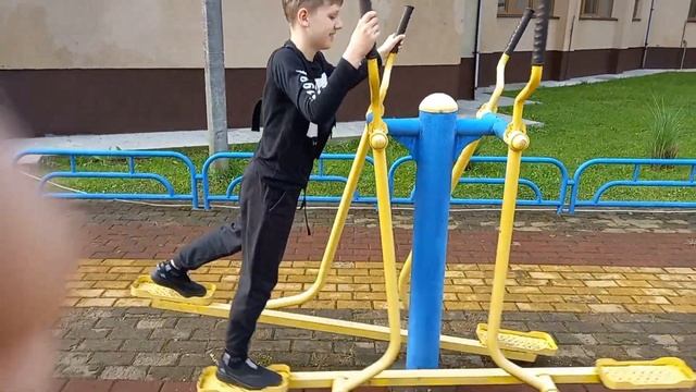 Санаторий Шаян. Ливень. Марк занимается спортом. Красивая территория. смотреть онлайн