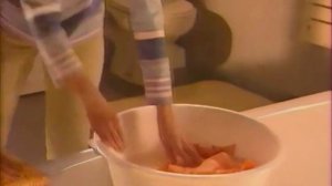 Ariel 1998 (RUS) 'Пятна от косметики и губной помады'