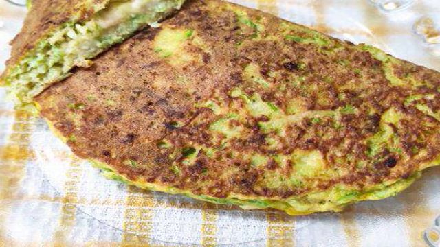 Чебурек из кабачкового теста с сыром