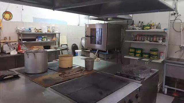 Новая столовая в огромном БЦ смотреть онлайн