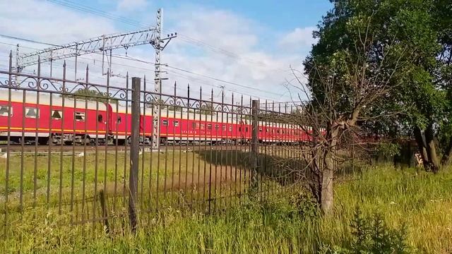 Электровоз эп2к-??? с Красной стрелой Колпино смотреть онлайн