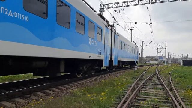 "ПАСМУРНЫЙ АПРЕЛЬСКИЙ ДЕНЬ" ЭП2Д-0115 ЗАЕЗЖАЕТ НА СТАНЦИЮ ЕВПАТОРИЯ-КУРОРТ! [КЖД ВЕСНА 2021] смотреть онлайн