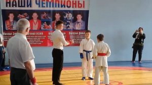 Кусочек соревнований по джиу - джитсу среди подростков