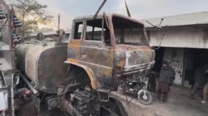 Ребята дарят вторую жизнь сгоревшему автомобилю.