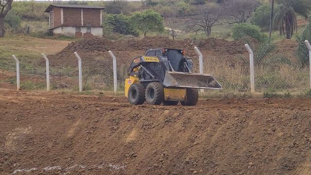NEW HOLLAND L218 FAZENDO CAIDA D'ÁGUA смотреть онлайн