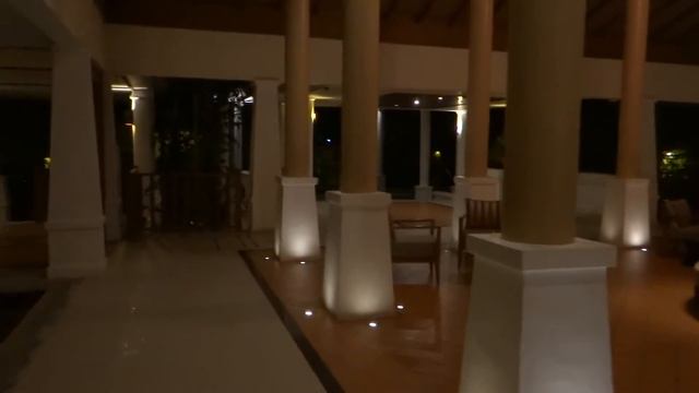 Лобби вечером. Naithonburi Beach Resort 4*. смотреть онлайн