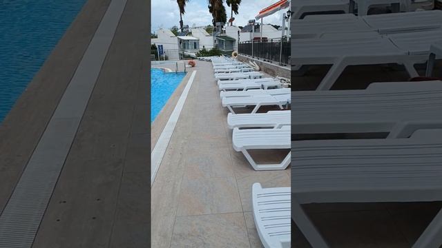 отель трон бич резорт смотреть онлайн