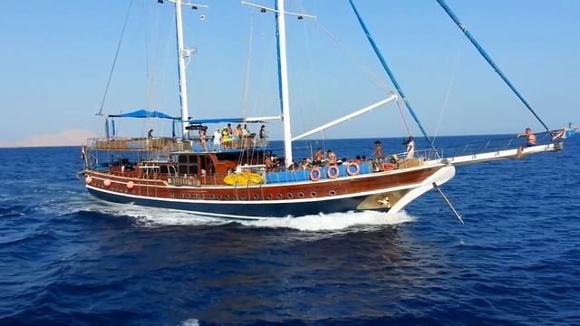 Парусник в египте возле о. Тиран смотреть онлайн