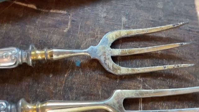 Распаковка одной коробки: старинные столовые приборы. Погадаем об их назначении? смотреть онлайн