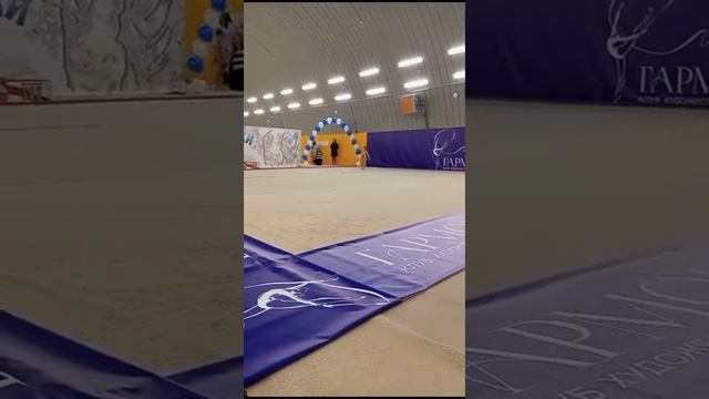 первые шаги гимнастки #мнеможно #вамможно #моя#моявнучечка#майя