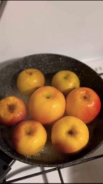 Baked apples with cinnamon and powdered sugar applefoodshortsyoutubeshorts