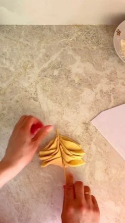 Красивая форма сдобных булочек.