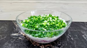 Салат с редиской. Рецепт салата с плавленым сырком. Быстрый салат.