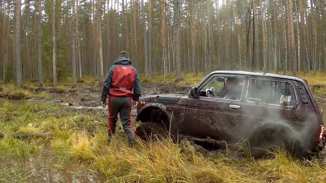 К Менту с Offroad Adrenalin Tours  В лужах колея по пояс, броды. Уазы рулят! Лютая Нива! смотреть онлайн