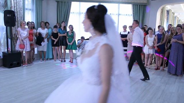 Неймовірно гарний перший танець наречених WEDDING Весілля. Прованс .Українська пісня весільна музик