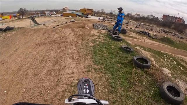 Тренируем подъём на одно колесо с Сергеем Терентьевым, или подводящие упражнения для эндуро стадион смотреть онлайн