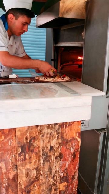 #shorts Виртуозно Готовит Пиццу Kleopatra Ramira смотреть онлайн