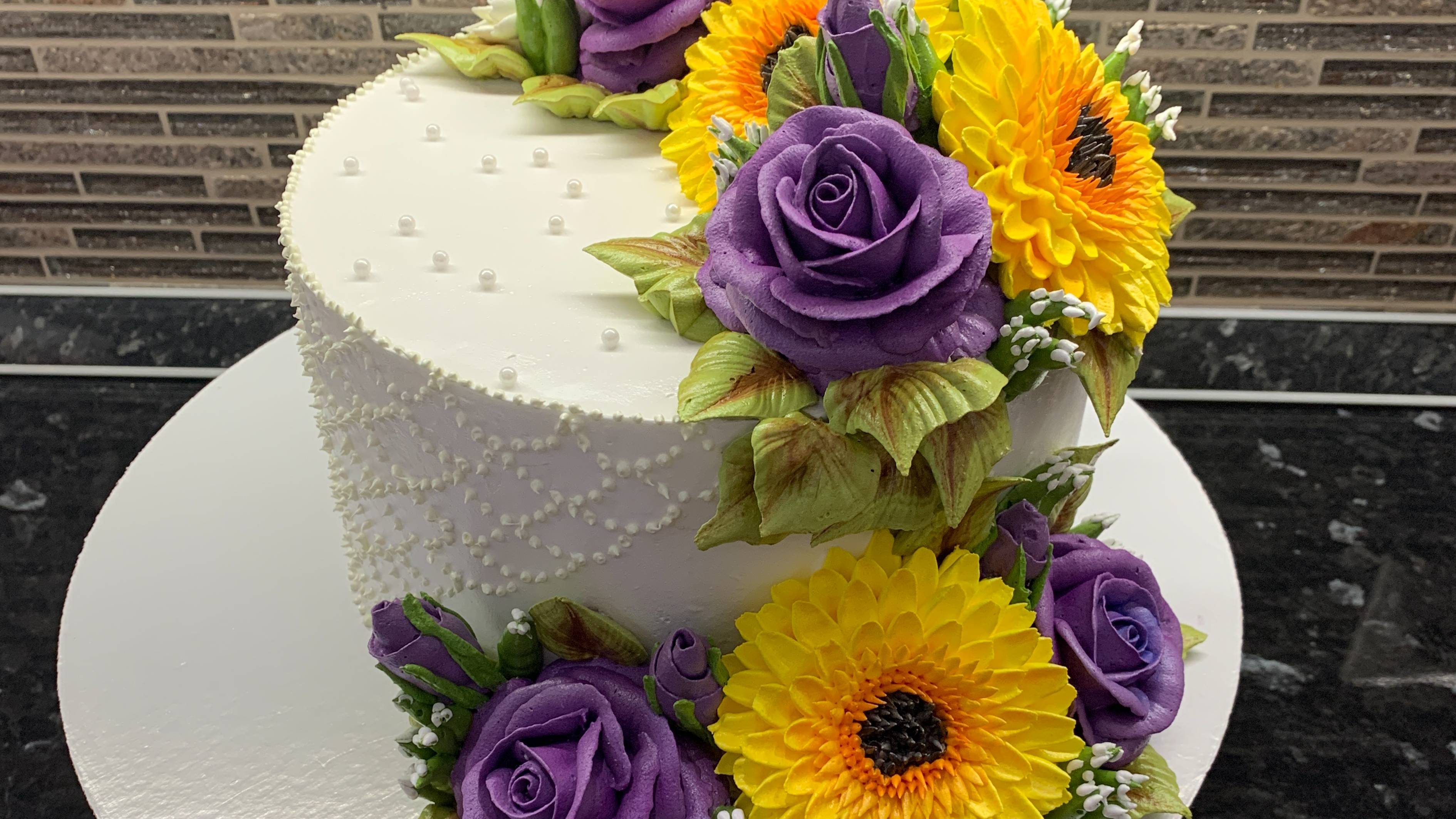 Как украсить торт! Розы и герберы из крема! смотреть онлайн