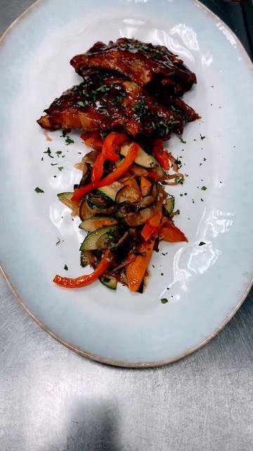 #ребра #ребрышки #ребрышкибарбекю #барбекю #овощигриль #food #мясо #десерт #dessert #ресторан смотреть онлайн