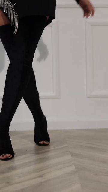 Удлинённый свитшот c бахромой из страз смотреть онлайн