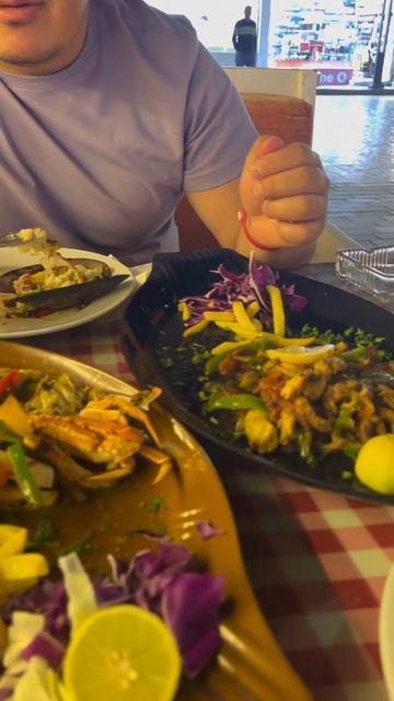 Вечерний променад на Наама Бей! #mukbang #naamabay #seafood #sharmelsheikh #stakehouse #streetfood смотреть онлайн