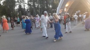 А я люблю тебя мою чужую💃🌹 Счастливые минуты в парке Горького💃🌹 Харьков 2021