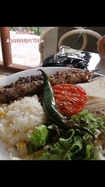 непривычный нам шашлык #жизньвтурции #турецкаякухня смотреть онлайн