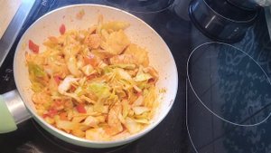 Обед для диабетиков 2 типа. Тушёная капуста с перловкой и мясом.