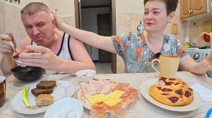 Мукбанг ИЗДЕВАЮСЬ над мужем, кормлю его БОРЩОМ! Обидно, Вован РАСКРИТИКОВАЛ мою готовку! Обед Россия