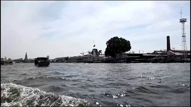 Плывем в поисках храма Wat Arun Ratchawararam (02.01.2019) смотреть онлайн