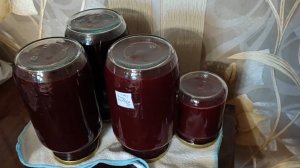 Домашний сок из вишни - ценный продукт, даже если получить его не слишком легко