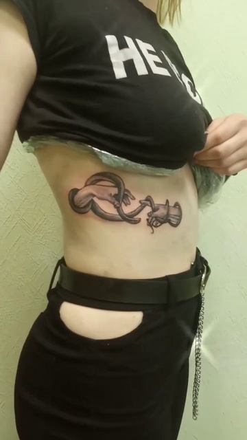 Тату на ребрах смотреть онлайн