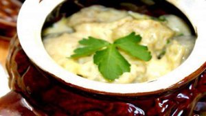 Запеканка из пельменей с твердым сыром
