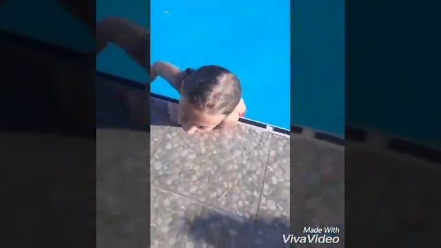 Мы на бассейне ! УУУУРРРРАААА смотреть онлайн