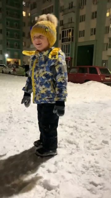 ☃️Марк играет в снежки смотреть онлайн