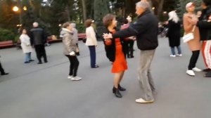 Я и ты падаем в любовь!!! 💃🌹Танцы в парке Горького!!! 💃🌹Харьков 2021