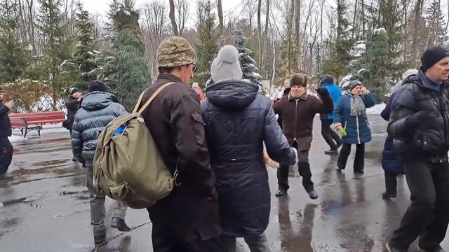 ЗАБЛУДИЛАСЬ ОСЕНЬ  СРЕДЬ БЕРЕЗ ДА СОСЕН смотреть онлайн