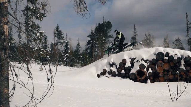 Fallen logging truck // Падший лесовоз смотреть онлайн