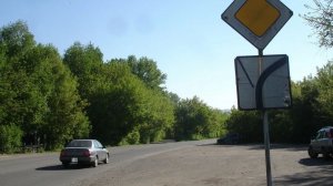 Можно ли не включать поворотник при повороте на главной дороге: мнение эксперта